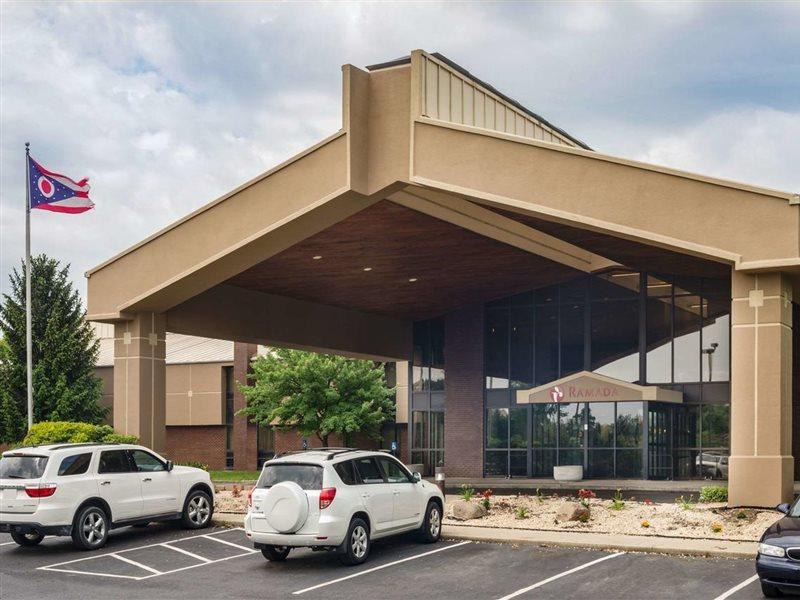 Ramada By Wyndham Columbus North Hotel Уестървил Екстериор снимка
