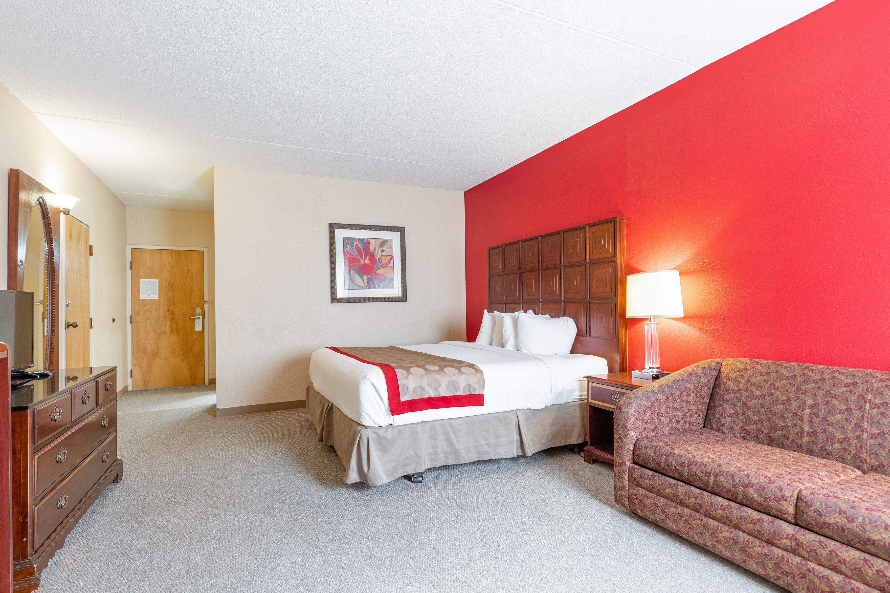 Ramada By Wyndham Columbus North Hotel Уестървил Екстериор снимка