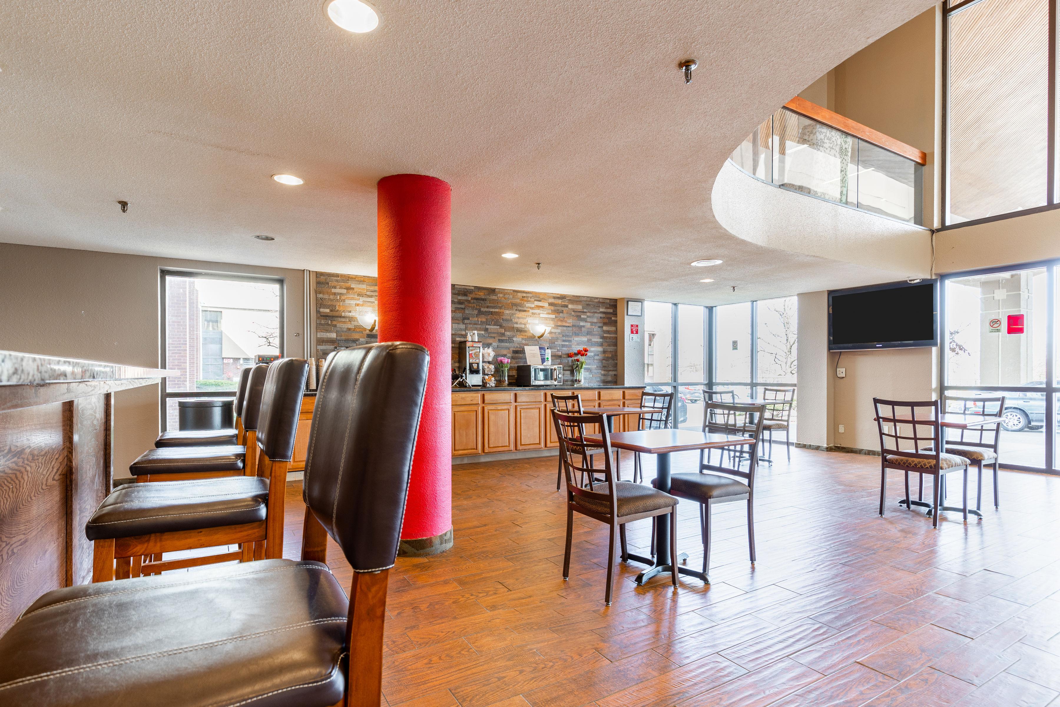 Ramada By Wyndham Columbus North Hotel Уестървил Екстериор снимка