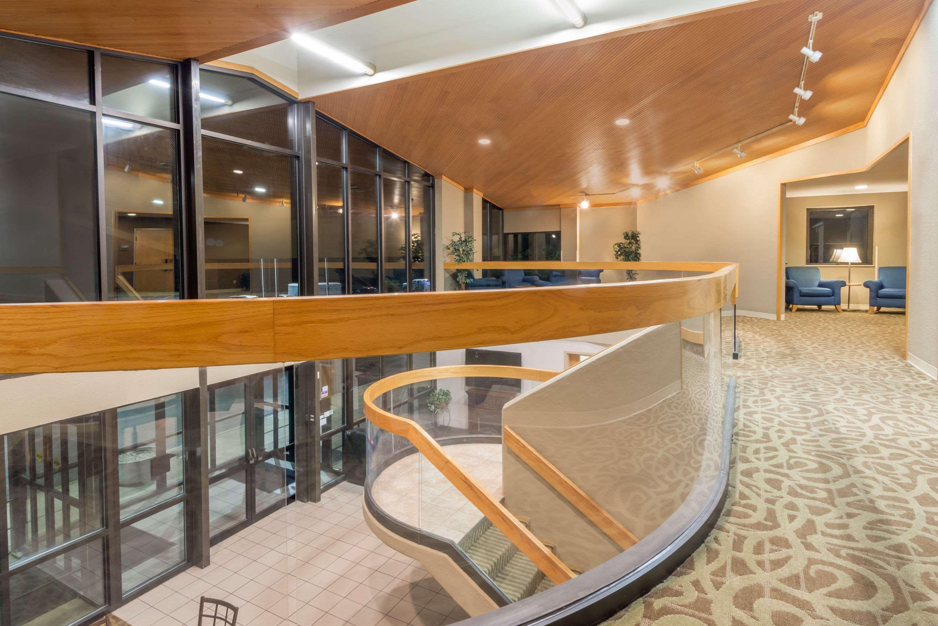 Ramada By Wyndham Columbus North Hotel Уестървил Екстериор снимка