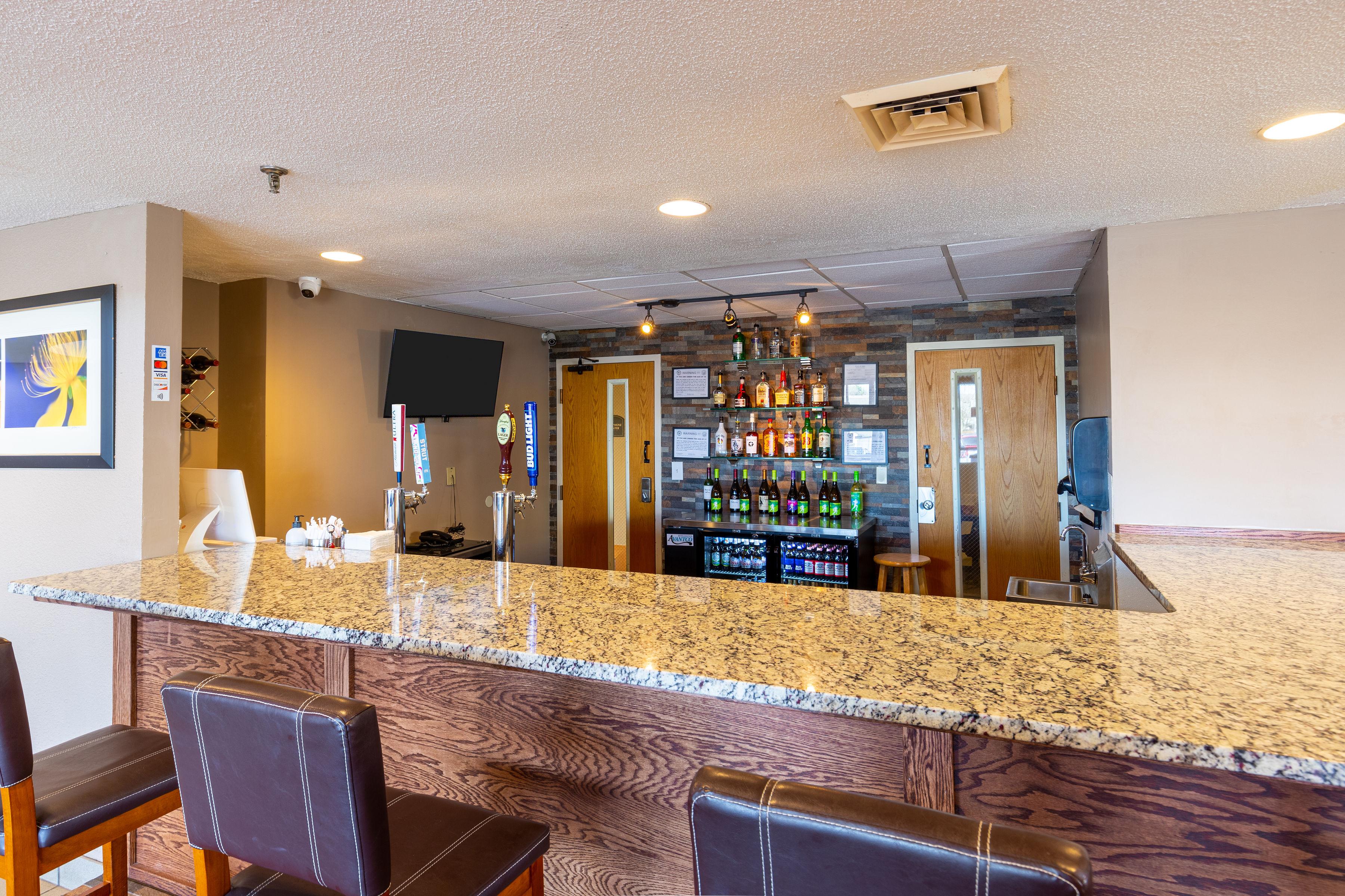 Ramada By Wyndham Columbus North Hotel Уестървил Екстериор снимка