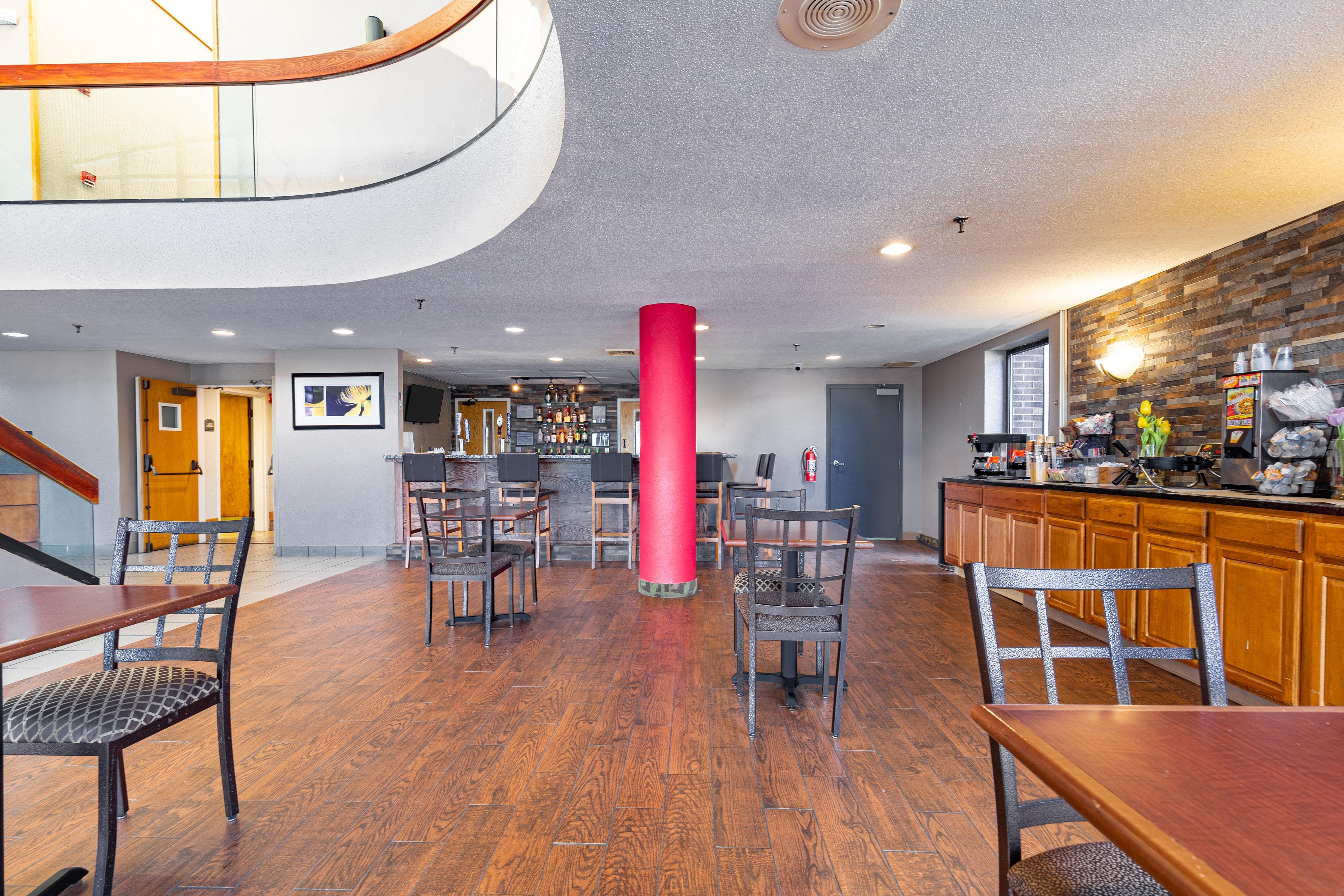 Ramada By Wyndham Columbus North Hotel Уестървил Екстериор снимка