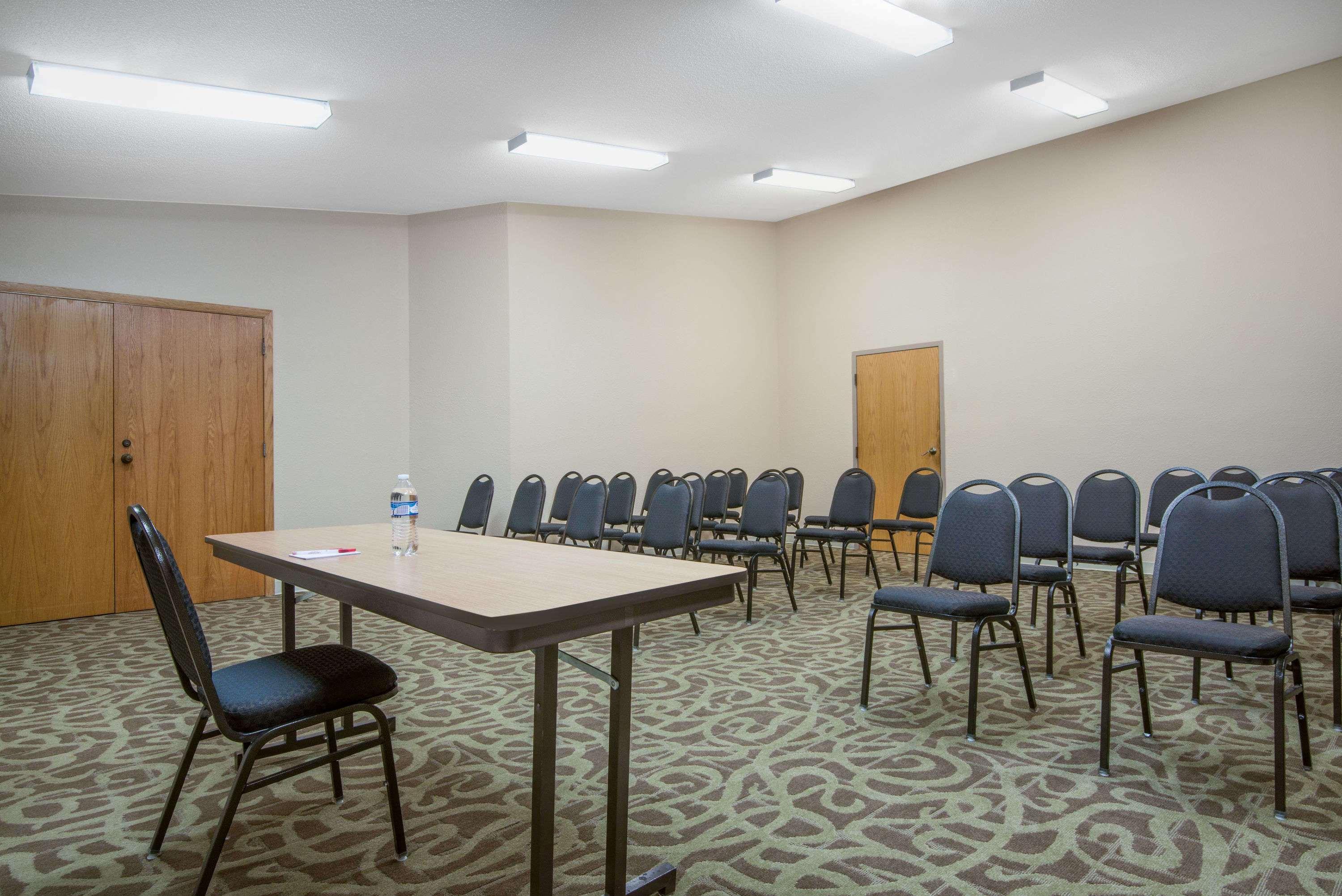 Ramada By Wyndham Columbus North Hotel Уестървил Екстериор снимка