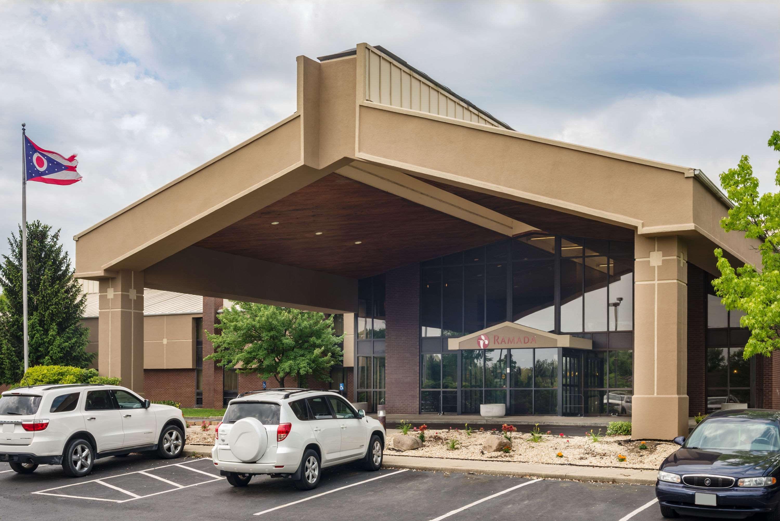 Ramada By Wyndham Columbus North Hotel Уестървил Екстериор снимка